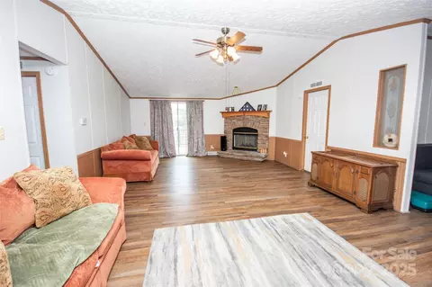 Living - 159 Shaw Rd, Harmony, NC 28634 photo 4 of 4