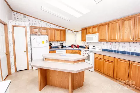 Kitchen - 159 Shaw Rd, Harmony, NC 28634 photo 1 of 2