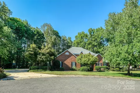 102 Woodstone Dr, Mount Holly, NC 28120