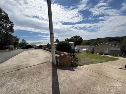 117 Maple St, New London, NC 28127