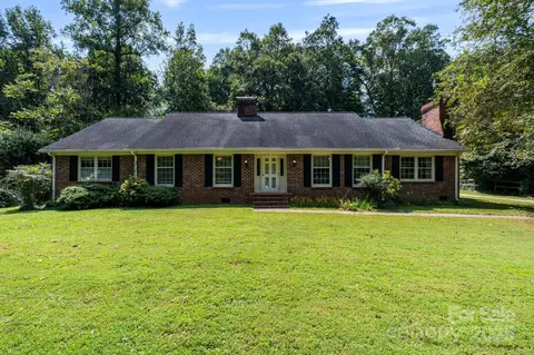 548 Lakenheath Ln, Matthews, NC 28105