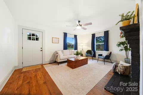 Living - 814 2nd Sw Ave SW, Conover, NC 28613 photo 4 of 4