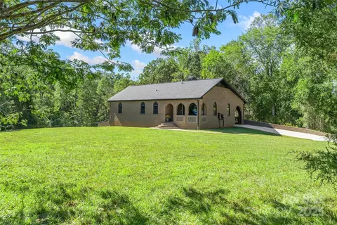 2107 St James Church Rd, Newton, NC 28658