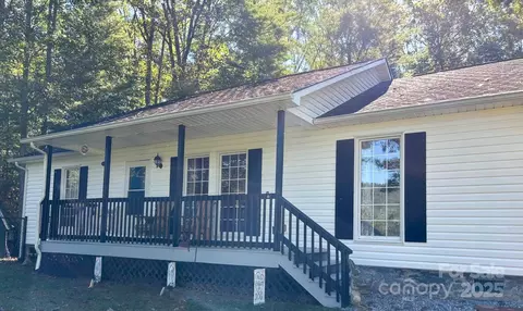 493 Spring Hill Rd, Bakersville, NC 28705