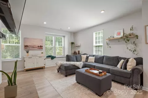 4113 Edenborn Ln, Charlotte, NC 28208