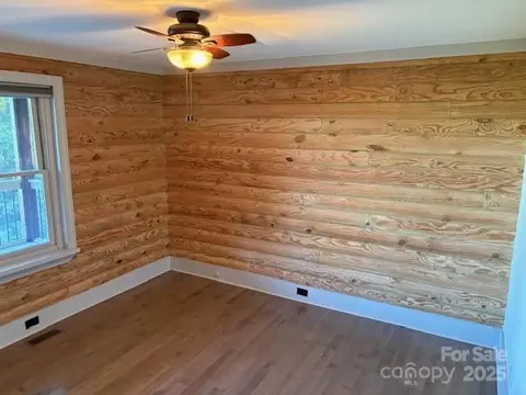 Bedroom - 1077 Melrose Mountain Rd, Tryon, NC 28782 photo 2 of 4