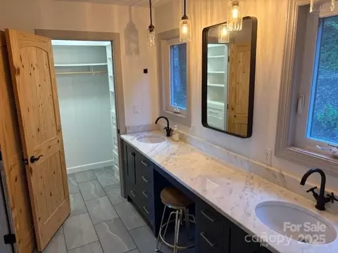 Bath - 1077 Melrose Mountain Rd, Tryon, NC 28782 photo 4 of 5