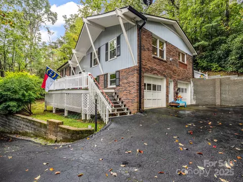 190 Long John Dr, Hendersonville, NC 28791