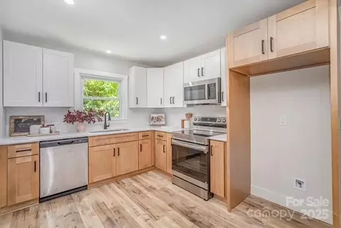 1231 Dean St, Charlotte, NC 28216
