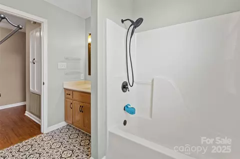 Bath - 3233 6th Ne Ave NE, Conover, NC 28613 photo 5 of 5