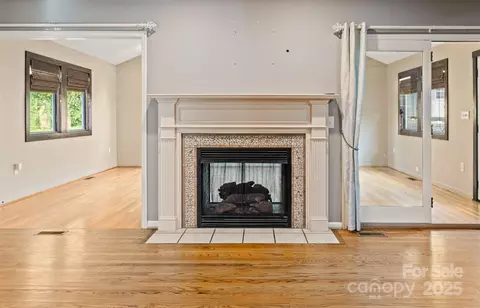 Living - 3233 6th Ne Ave NE, Conover, NC 28613 photo 6 of 7