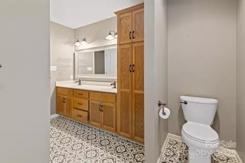 Bath - 3233 6th Ne Ave NE, Conover, NC 28613 photo 1 of 5