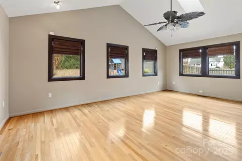 Living - 3233 6th Ne Ave NE, Conover, NC 28613 photo 4 of 7