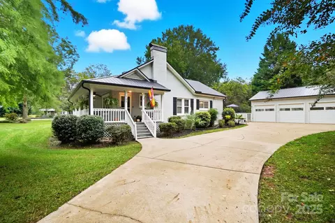 101 Cottonwood Dr, Mount Holly, NC 28120
