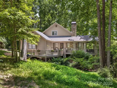 202 Bent Pine Trce, Hendersonville, NC 28739