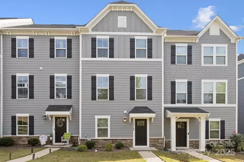 10832 Overlook Mountain Dr, Charlotte, NC 28216