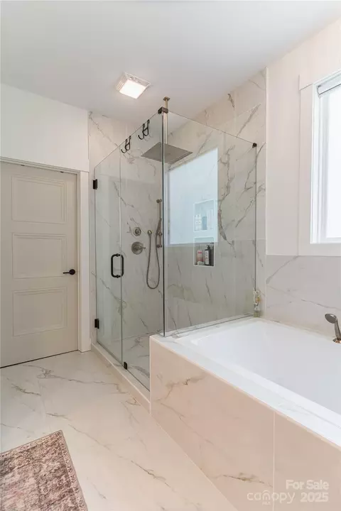 Bath - 602 Kames Nw Ct NW, Conover, NC 28613 photo 4 of 8