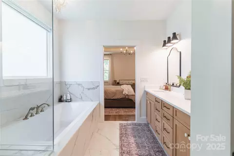 Bath - 602 Kames Nw Ct NW, Conover, NC 28613 photo 3 of 8