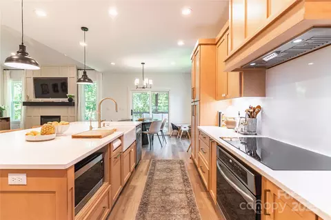 Kitchen - 602 Kames Nw Ct NW, Conover, NC 28613 photo 4 of 6