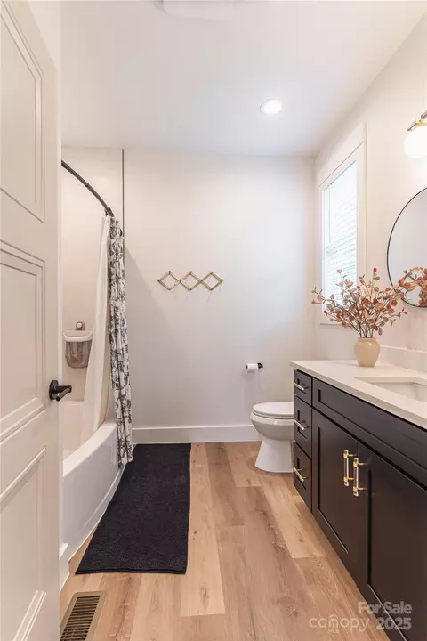 Bath - 602 Kames Nw Ct NW, Conover, NC 28613 photo 6 of 8