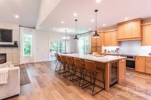 Kitchen - 602 Kames Nw Ct NW, Conover, NC 28613 photo 3 of 6