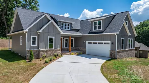 3733 Whitney Ne Dr NE, Hickory, NC 28601