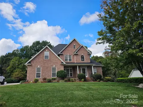 5060 Cramer Woods Dr, Gastonia, NC 28056
