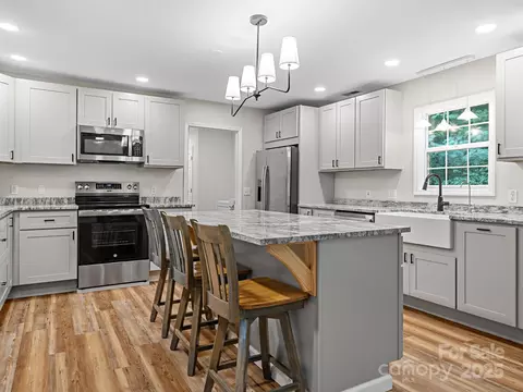 1349 E Lakeshore Dr, Landrum, SC 29356