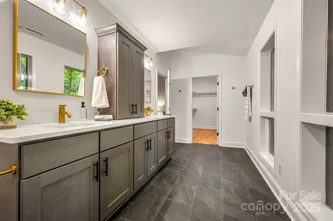 Bath - 160 Lasae Ln, Tryon, NC 28782 photo 1 of 7