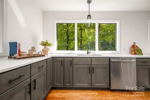 Kitchen - 160 Lasae Ln, Tryon, NC 28782 photo 2 of 5