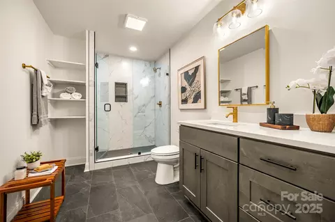 Bath - 160 Lasae Ln, Tryon, NC 28782 photo 4 of 7