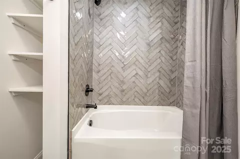 Bath - 160 Lasae Ln, Tryon, NC 28782 photo 6 of 7