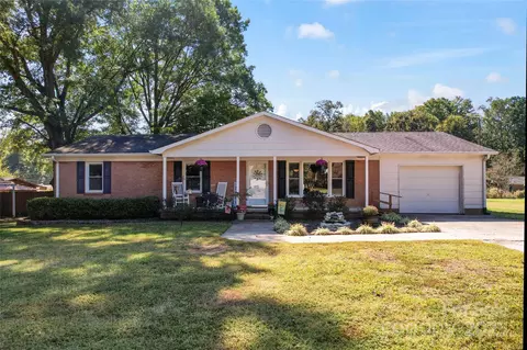 307 Meadowood Cir, Kannapolis, NC 28081