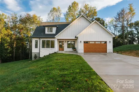 27 Baxter Woods Ln, Candler, NC 28715