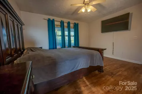 Bedroom - 565 Overlook Dr, Spruce Pine, NC 28777 photo 1 of 6
