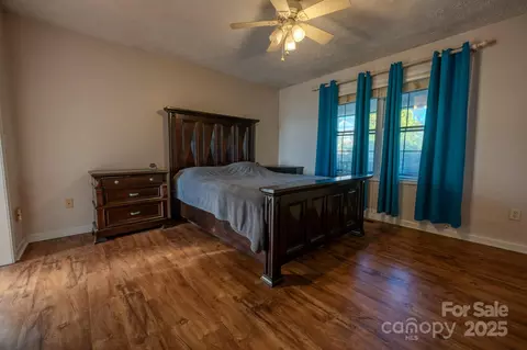 Bedroom - 565 Overlook Dr, Spruce Pine, NC 28777 photo 2 of 6