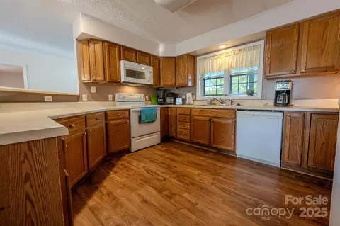 Kitchen - 565 Overlook Dr, Spruce Pine, NC 28777 photo 1 of 3