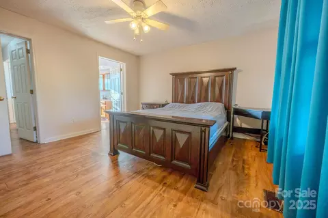 Bedroom - 565 Overlook Dr, Spruce Pine, NC 28777 photo 5 of 6