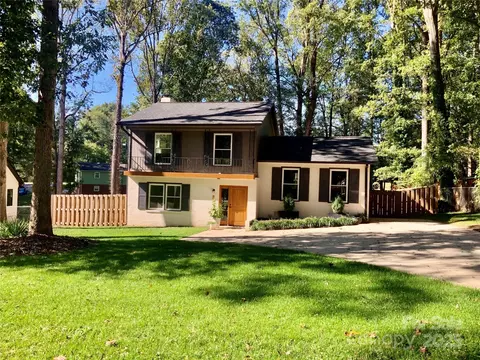 4736 Birchwood Ct, Gastonia, NC 28056