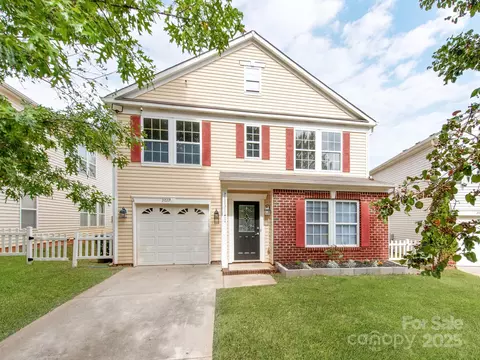 2027 Dunsmore Ln, Waxhaw, NC 28173