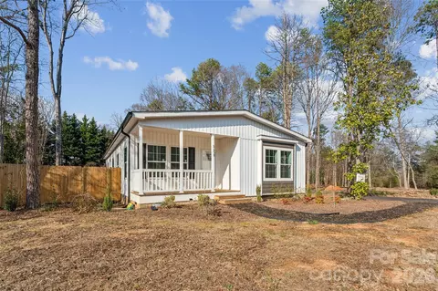 131 Boxwood Ln, Forest City, NC 28043