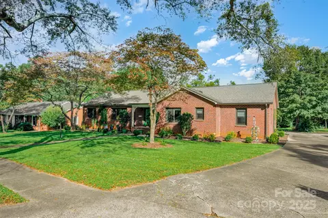 905 Hawthorne Rd, Shelby, NC 28150