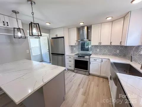 7812 Highbanks Ct, Charlotte, NC 28212
