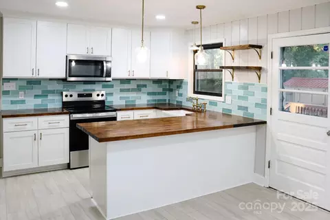 3950 Harrisburg Dr, Harrisburg, NC 28075
