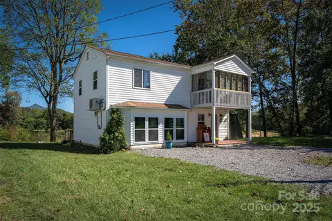 3755 Broad St, Clyde, NC 28721