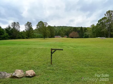 99999 Case Cove Rd, Candler, NC 28715