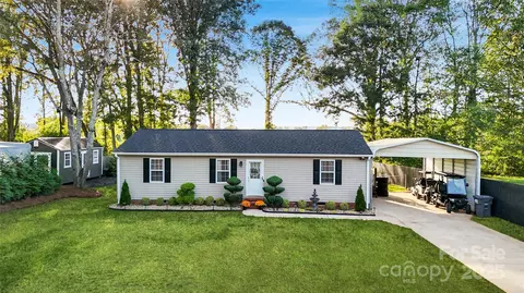 204 Harriet Ln, Statesville, NC 28625