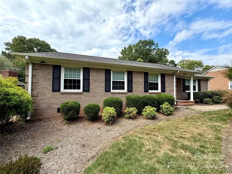 5300 Glenbrier Dr, Charlotte, NC 28212