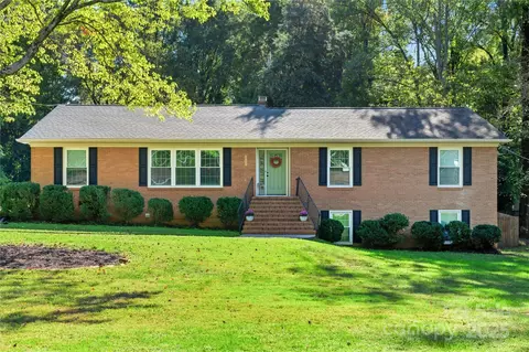 1912 Woodberry Rd, Charlotte, NC 28212