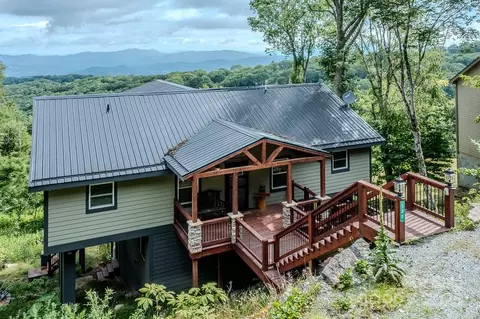 128 Hawthorn Rd, Banner Elk, NC 28604